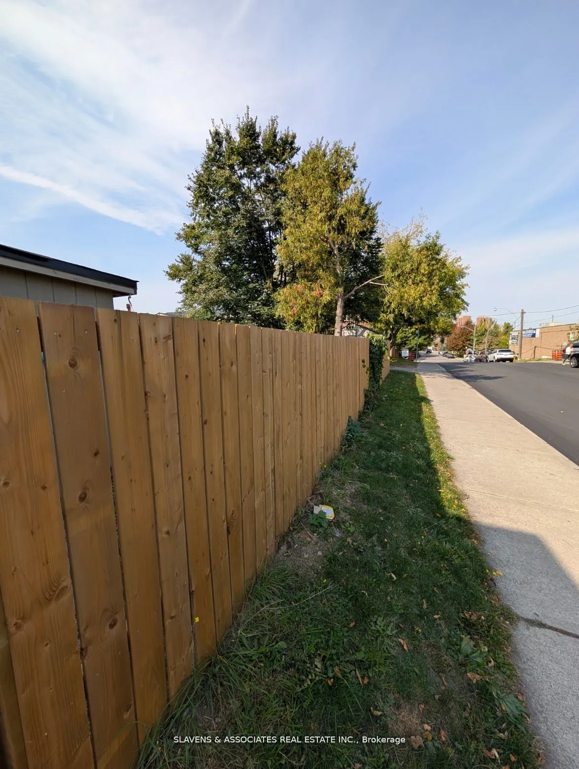 2398 Gerrard Street, ON M4E 2E1
