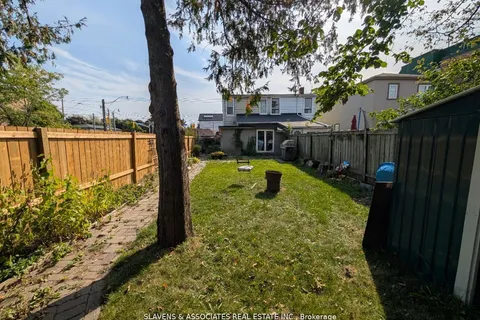2398 Gerrard Street, ON M4E 2E1