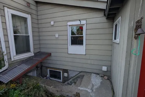 2398 Gerrard Street, ON M4E 2E1