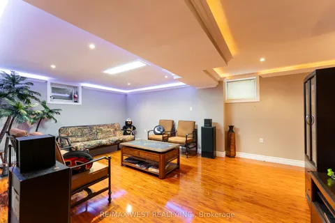 38 Napiermews Drive, ON L1T 0C9