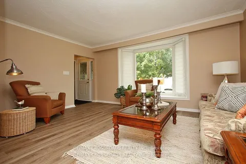 5 Independence Drive, ON M1K 3R7