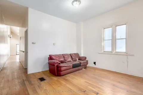 876 Eastern Avenue, ON M4L 1A3