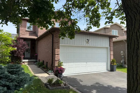 11 eberlee Court, ON L1N 8C9