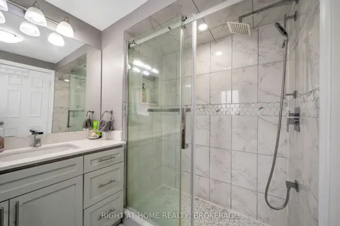 11 eberlee Court, ON L1N 8C9