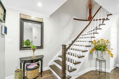 11 eberlee Court, ON L1N 8C9