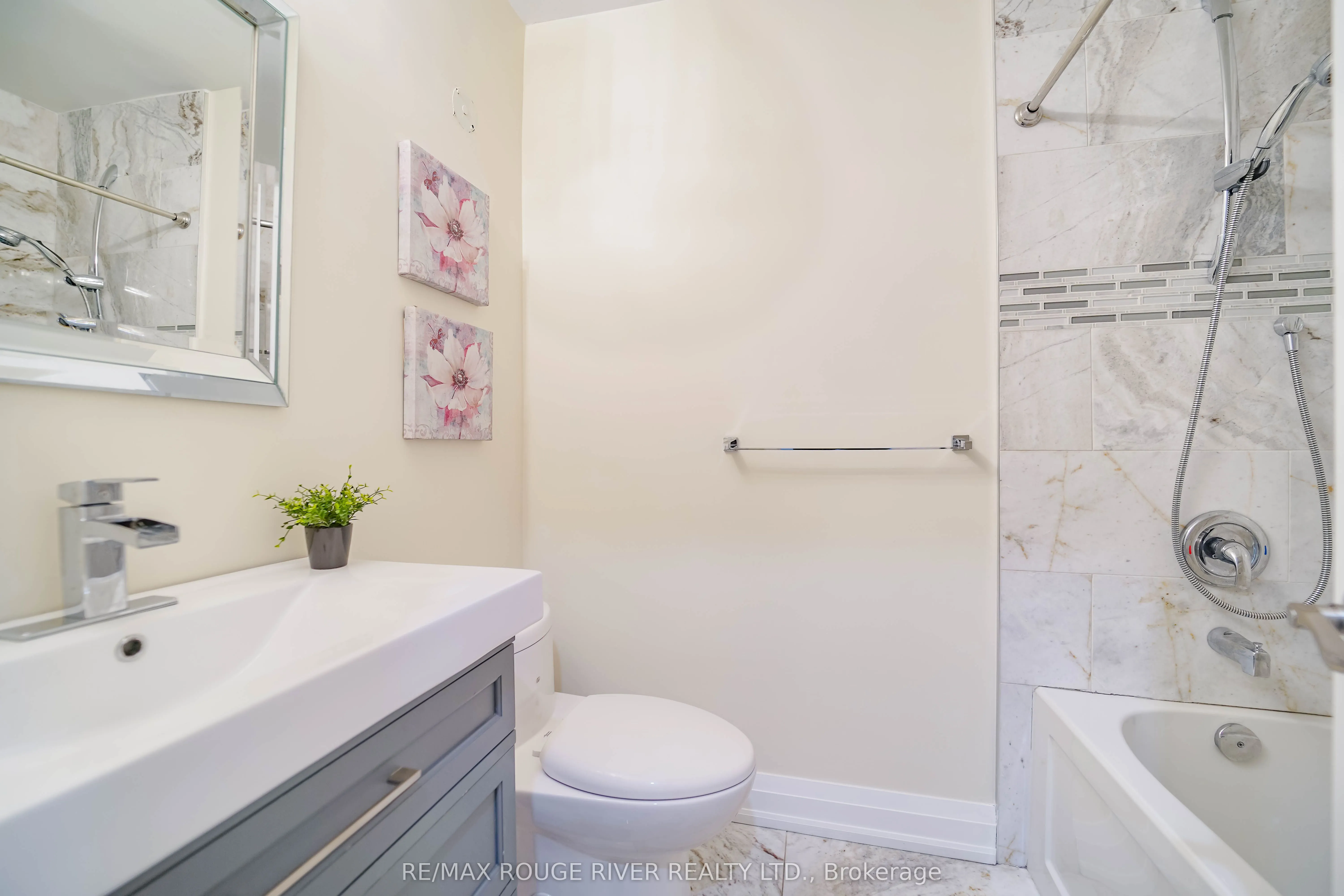 204 Rouge Hills Drive, Toronto, ON M1C 2Z1