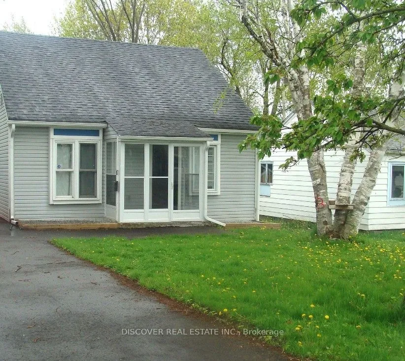 19 York Street, ON L1S 1S7