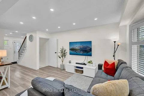620 Down Crescent, ON L1H 8K4