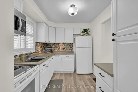 620 Down Crescent, ON L1H 8K4