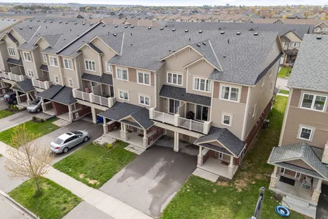 69 Tabaret Crescent, Oshawa, ON L1L 0G5