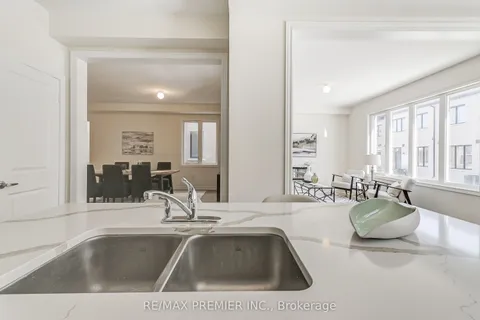 3153 Blazing Star Avenue, ON L1Y 0B4