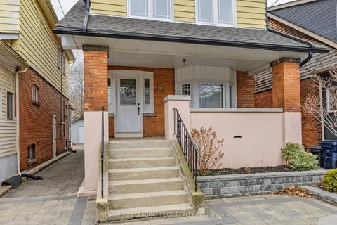 34 CHISHOLM Avenue, ON M4C 4V2
