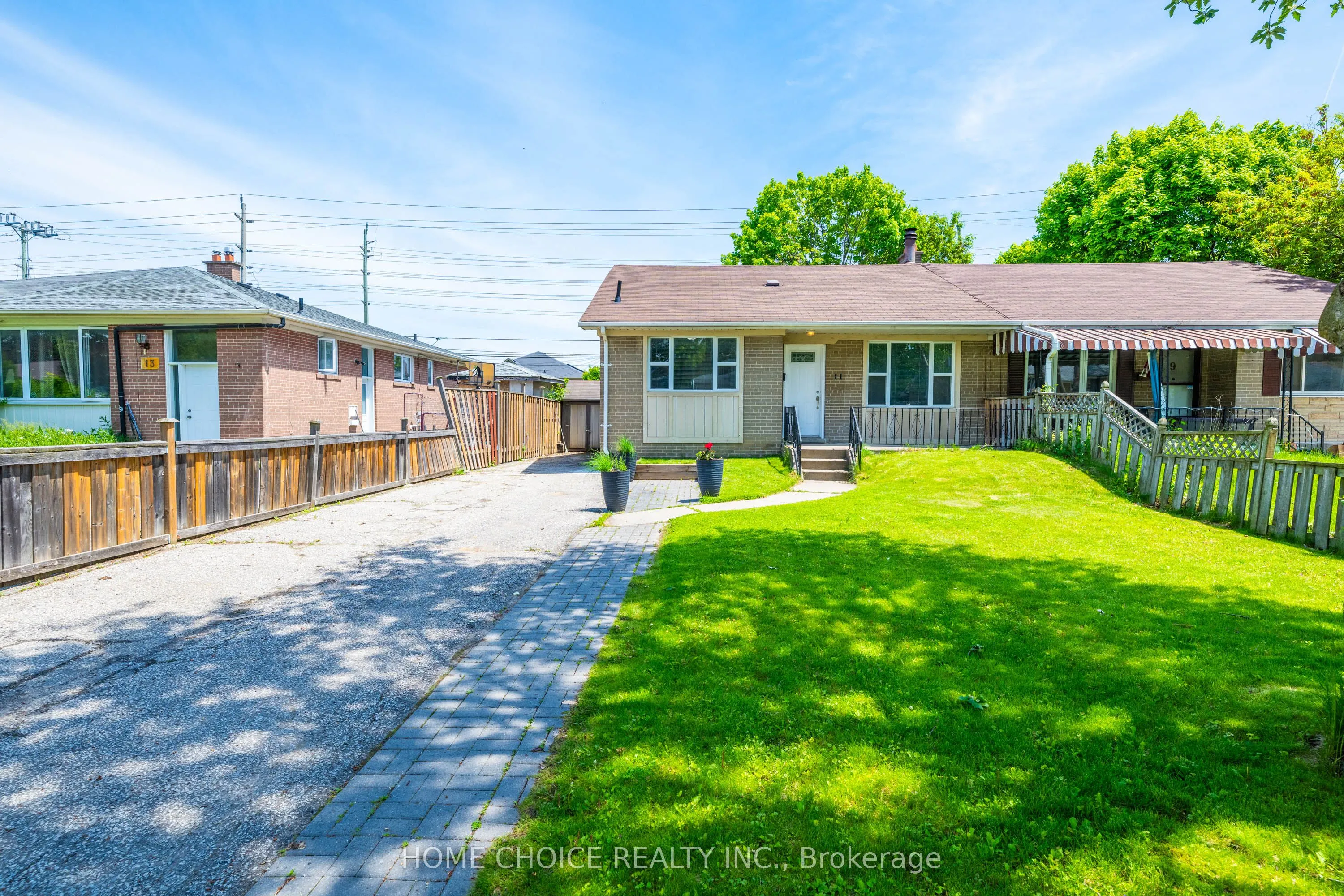 11 Thorncroft Crescent, ON L1S 2S1