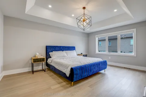 1004 Kingpeak Crescent, ON L1X 0H3
