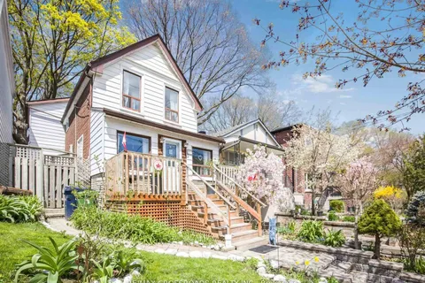 22 Ivy Avenue, ON M4L 2H7