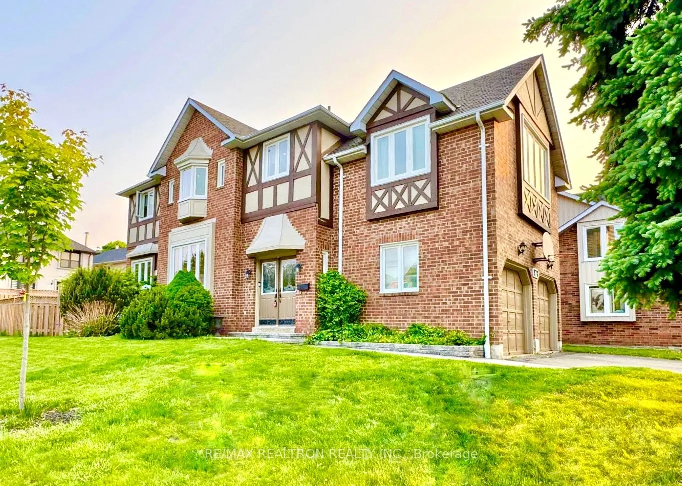 978 Redbird Crescent, Pickering, ON L1V 5K7