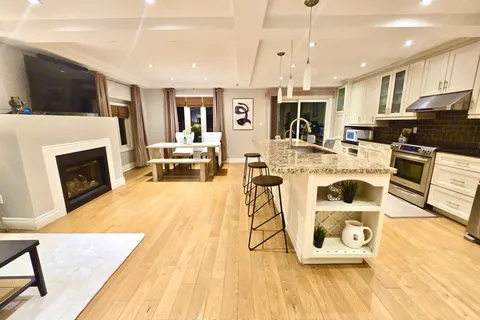 978 Redbird Crescent, Pickering, ON L1V 5K7
