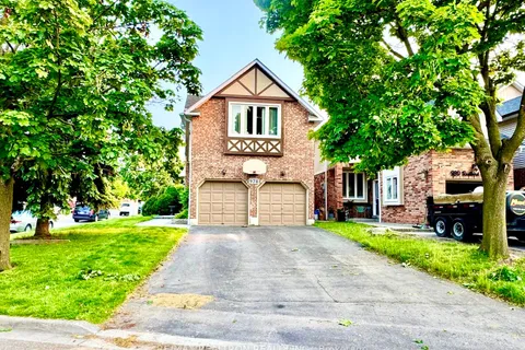 978 Redbird Crescent, Pickering, ON L1V 5K7