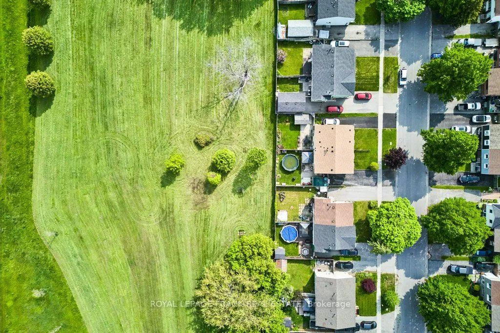 1323 Fenelon Crescent, ON L1J 6G2