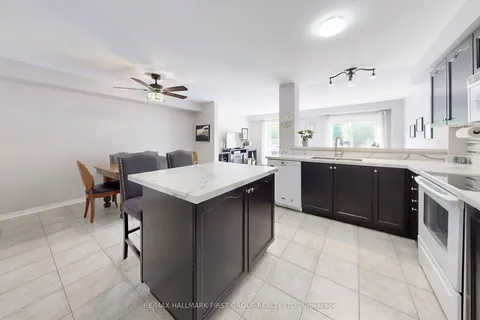 727 Sunbird Trail, Pickering, ON L1X 2X5