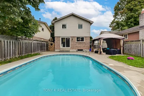 6 Mozart Court, ON L1N 5N5