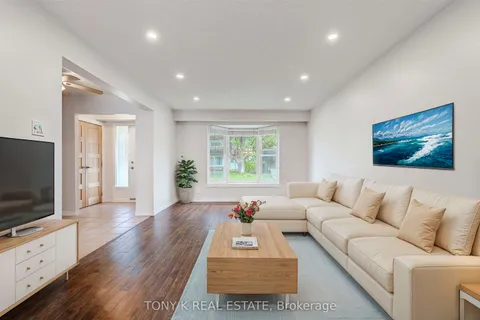 6 Mozart Court, ON L1N 5N5