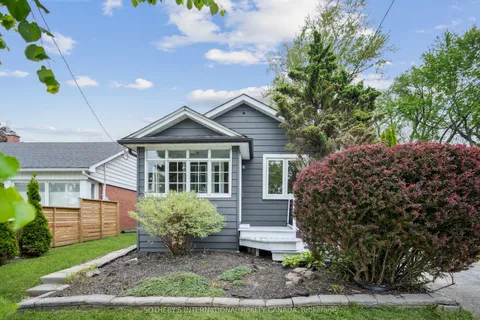 3722 St. Clair Avenue, ON M1M 1T6