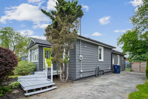 3722 St. Clair Avenue, ON M1M 1T6