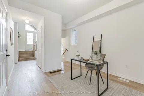 1276 Talisman Manor, ON L1V 2P8