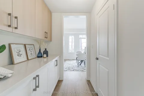 1276 Talisman Manor, ON L1V 2P8