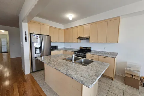 54 Peter Hogg Court, ON L1P 0N2