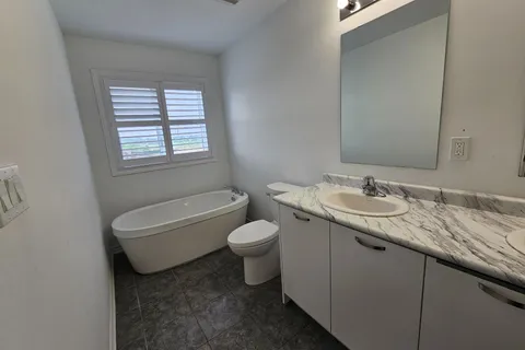 54 Peter Hogg Court, ON L1P 0N2