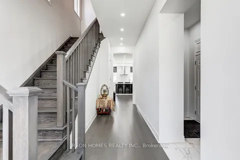 1423 Swallowtail Lane, ON L1X 0N8