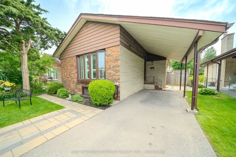 15 Penetang Crescent, ON M1K 4Y4