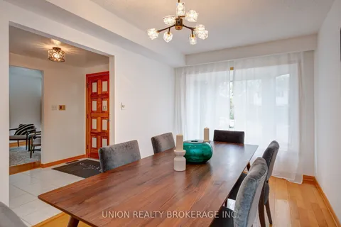 15 Charterhouse Road, ON M1S 2T4