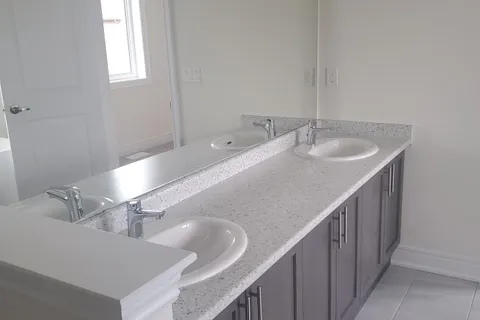 27 ROGERSON Street, ON L1B 0W4