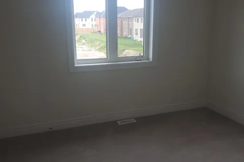 27 ROGERSON Street, ON L1B 0W4