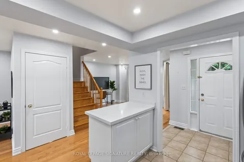 28 Georgina Gate, Toronto, ON M1L 4T9