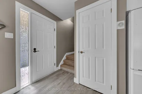 1 Sylvia Court, ON L1B 1J4