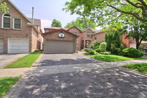43 Daniels Crescent, ON L1T 1X8