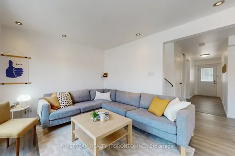 16 Caronia Square, Toronto, ON M1B 2Z8