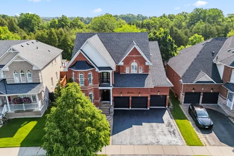 17 Covington Drive, ON L1M 2K6