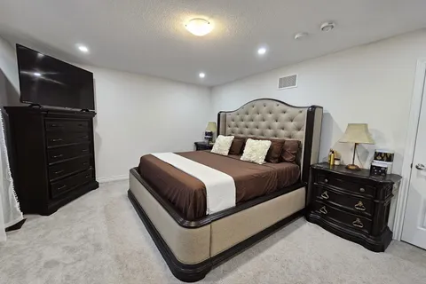 139 Crombie Street, ON L1C 4A6