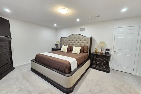 139 Crombie Street, ON L1C 4A6