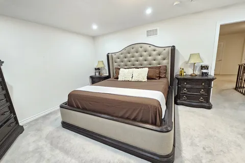 139 Crombie Street, ON L1C 4A6