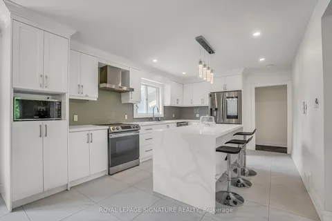 3 Braeburn Boulevard, ON M1J 2P9