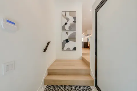 174 Kenilworth Avenue, ON M4L 3S6