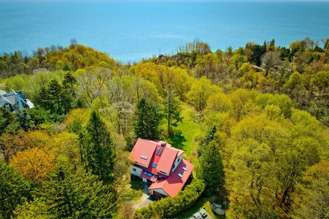 33 Bellehaven Crescent, ON M1M 1H2