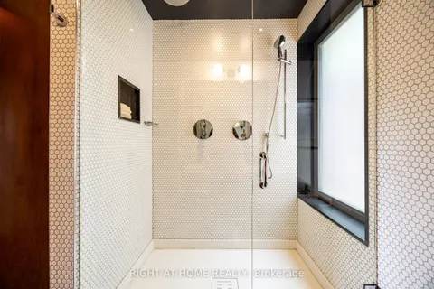 128 Booth Avenue, ON M4M 2M4