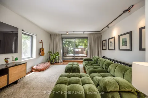 128 Booth Avenue, ON M4M 2M4
